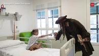 Madrid, Jack Sparrow in corsia: Johnny Depp fa visita ai bambini malati in ospedale