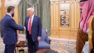 Siria e Usa, storico disgelo tra ex nemici: stretta di mano tra Trump e al-Sharaa a Riad