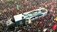 Iran, folla oceanica alla cerimonia funebre per Khamenei a Qom