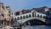 Venezia, scivola mentre si immerge nel Canal Grande, morto cinese di 32 anni