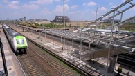 Sesto San Giovanni, attraversa i binari e non si accorge del treno: morto ragazzo di 26 anni