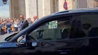 Roma, Papa Leone XIV lascia la sede degli Agostiniani e saluta fedeli dall'auto
