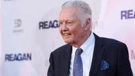 Jon Voight, l’attore sul viale del tramonto ora difende Trump: “Lui si preoccupa per Hollywood”