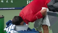 Shanghai, Djokovic vomita ancora durante il match con Vacherot: “Prossima domanda per favore”