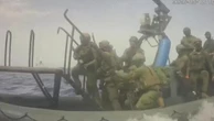 Gaza, i militari israeliani salgono sulla nave: l’abbordaggio in diretta