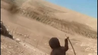 In Cisgiordania un colono israeliano aggredisce madre, figlio e il loro cane - il video-denuncia
