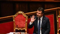 Salvini: “Il mio saluto all’ambasciatore russo? Meglio di uno sguardo rabbioso”. Pd: “Vergogna”