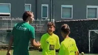 Inter, Pio Esposito allena i bambini della scuola calcio dove ha iniziato