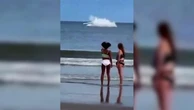 North Carolina, aereo precipita in mare davanti ai bagnanti: le immagini