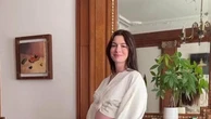 Anne Hathaway svela tra sorrisi ed emozione la sua terza gravidanza