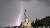 Previsioni meteo, Caronte addio: tornano piogge e temporali violenti, giù le temperature