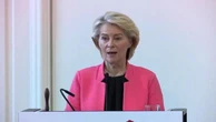 La crociata di von der Leyen contro i social: "I nostri figli non sono una merce, presto una legge"