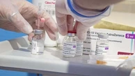 Vaccino AstraZeneca: il rischio trombosi è molto più alto per chi si ammala di Covid