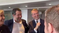 Wilders e Le Pen, accanto a Salvini, prendono in giro Macron: "Un avversario perfetto"