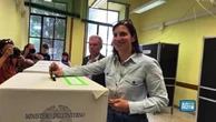 Referendum, Schlein al seggio: il voto, le foto, la promessa di vigilare su eventuali irregolarità