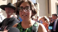 Pippo Baudo, l'omaggio dei fan in fila per l'ultimo saluto: "È stato come un papà, il re della tv"