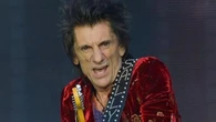Ron Wood, le autorità di Londra gli intimano di cambiare colore alla porta rosa della sua villa