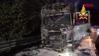 Camion in fiamme sull'A14, intervengono i vigili del fuoco