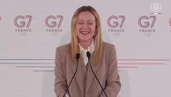 Meloni scherza con i cronisti: "Ho smesso di fumare da tempo, avete bucato la notizia"