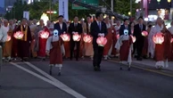Corea, al Festival delle lanterne di loto sfilano monaci buddisti robot. Il pubblico: "Un'emozione"