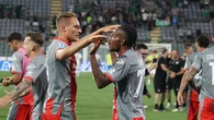 De Luca su rigore al 92’: la Cremonese batte 3-2 il Sassuolo e va in testa da sola per una notte
