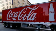 Coca-Cola segue il consiglio di Trump: negli Usa arriva la bevanda a base di zucchero di canna