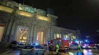 Uomo sul tetto della stazione Centrale di Milano: i vigili del fuoco cercano di negoziare