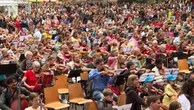 Germania, la più grande orchestra d'archi del mondo: 1353 musicisti suonano l'Inno alla gioia