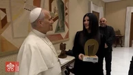 Papa Leone riceve Laura Pausini in Vaticano: "Sono un suo fan dal suo primo Sanremo"