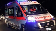 In monopattino tenta di superare un autobus in via Litta: giovane di 16 anni grave in ospedale