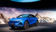 Sorpresa A390, la sportiva elettrica secondo Alpine: rialzata, a cinque porte e con 470 Cv