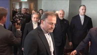 Colloqui Usa-Iran, Ghalibaf e Araghchi passano in silenzio tra i giornalisti: il video