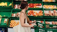 Non compriamo più come una volta. E i negozi stanno imparando a seguirci