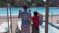Milano, entra in piscina di notte e annega. Il racconto del barista: "Oggi non avrei aperto"
