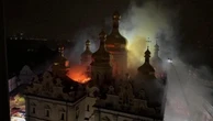 Notte da incubo a Kiev sotto le bombe di Mosca: un condominio e il monastero delle Grotte a fuoco