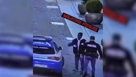 Brescia, colpisce con un pugno la volante della polizia: viene atterrato con una spazzata