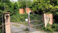 Peschiera Borromeo, 71enne schiacciato dal cancello della sua villa mentre tenta di chiuderlo: è gravissimo