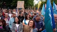 Irlanda del Nord: migliaia di persone in piazza a Belfast per la manifestazione contro il razzismo