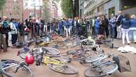 Feltri, i ciclisti stendono le bici davanti alla Regione per protesta. Il padre di una vittima della strada: 