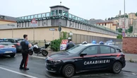 Rivolta in carcere, il sindacato: “Via la direttrice”. Trasferiti 13 detenuti, 22 in isolamento