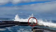 Tenerife, l'onda anomala spazza il molo investendo diverse persone: 3 vittime