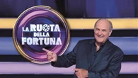Gerry Scotti, l’ironia sui social dopo la vittoria su De Martino: “Ehhhh già...”