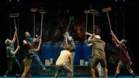 Il fenomeno Stomp, ovvero come riempire da anni i teatricon il suono di scope e bidoni