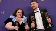 Richard Gadd dopo gli Emmy per ‘Baby reindeer’: un contratto con Netflix e ancora beghe giudiziarie