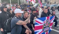 Londra, manifestanti dell'estrema destra in piazza dopo l'arresto dell'aggressore sudanese a Belfast