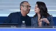 Sorpresa Benigni a Sanremo nella quarta serata. Cucciari: “Saluto Meloni con il braccio di Elodie”