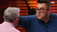Masterchef, l'aspirante chef prova a ipnotizzare Bruno Barbieri