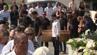Funerali Diogo Jota, la grande foto e la bara trasportata a mano