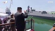 Corea del Nord, Kim jong-un inaugura un nuovo cacciatorpediniere da cinquemila tonnellate