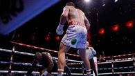 Usyk di nuovo re assoluto dei massimi, Dubois battuto con un drammatico ko. “Gloria all’Ucraina”